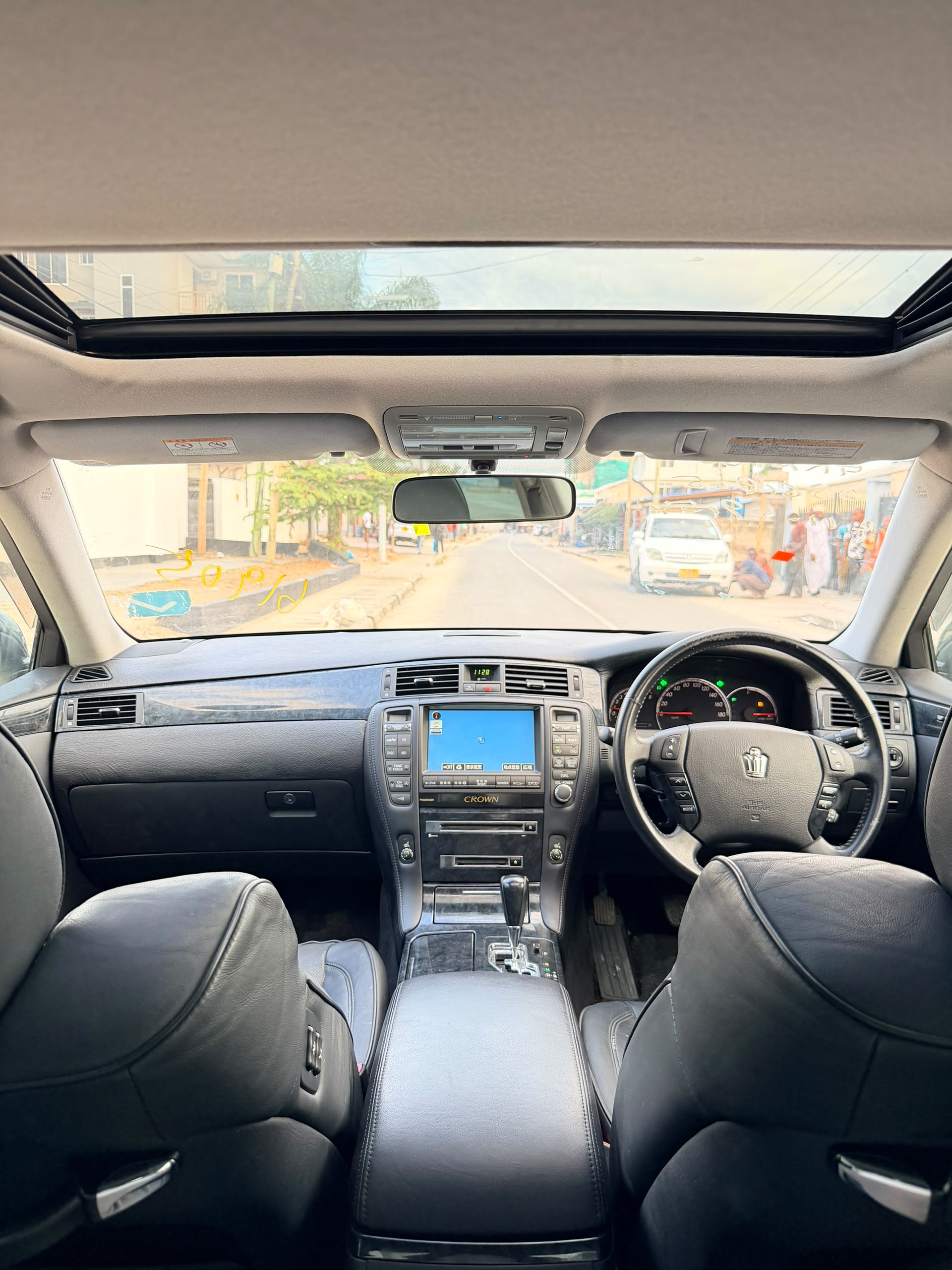 TOYOTA CROWN thumbnail 4
